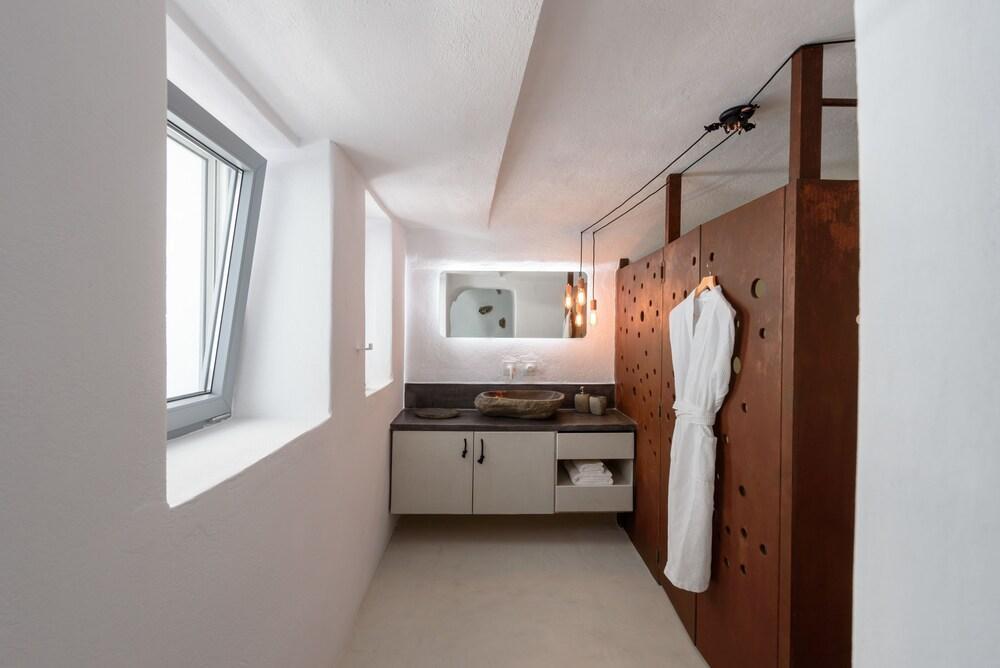 Solstice Luxury Suites Oia  Exterior photo